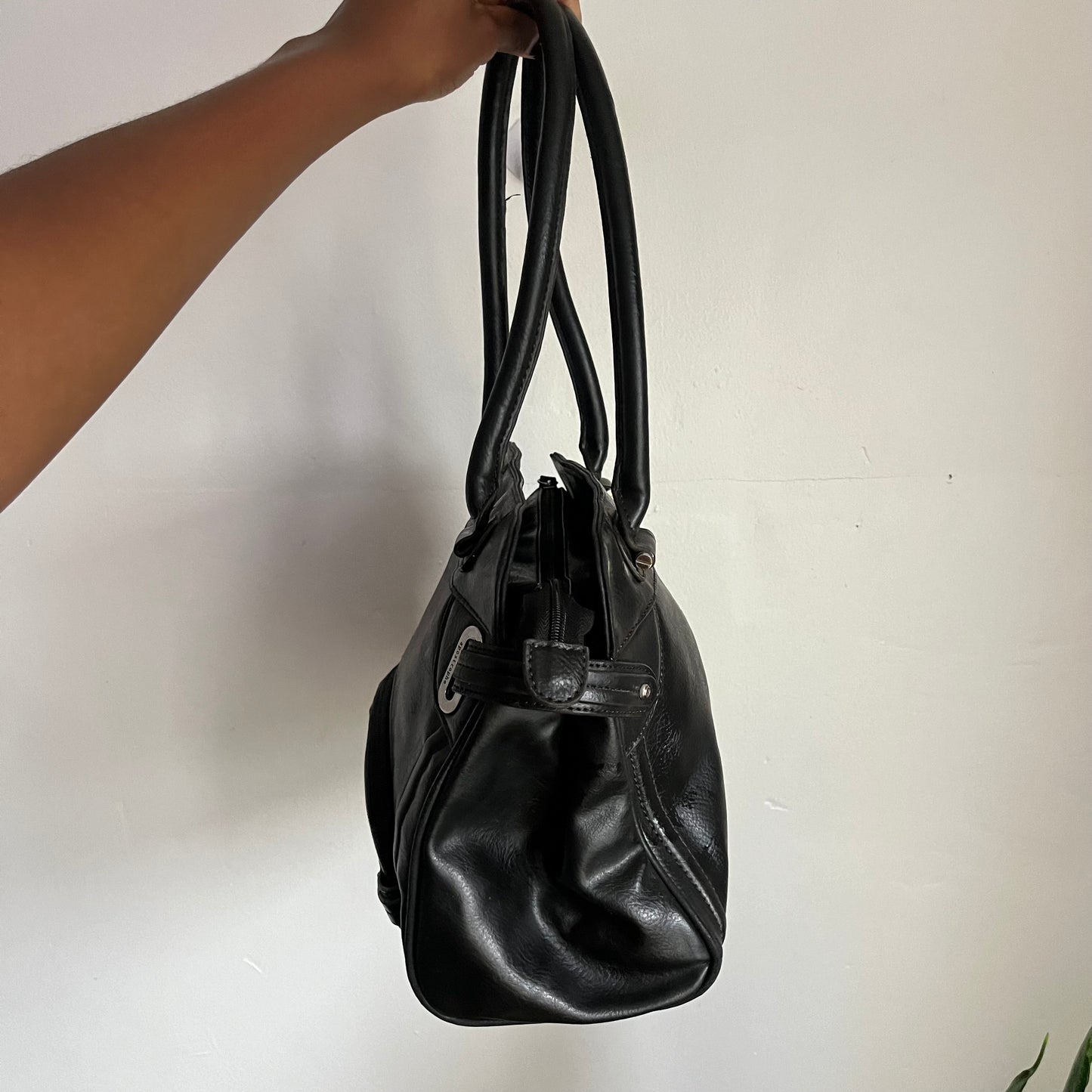 Apostrophe Black Leather Purse